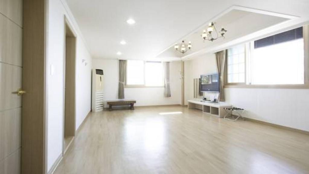 Tongyeong Bay Condo Hotel Экстерьер фото