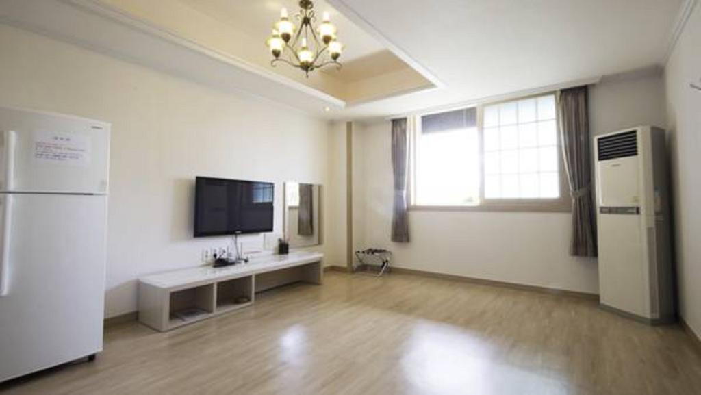 Tongyeong Bay Condo Hotel Экстерьер фото