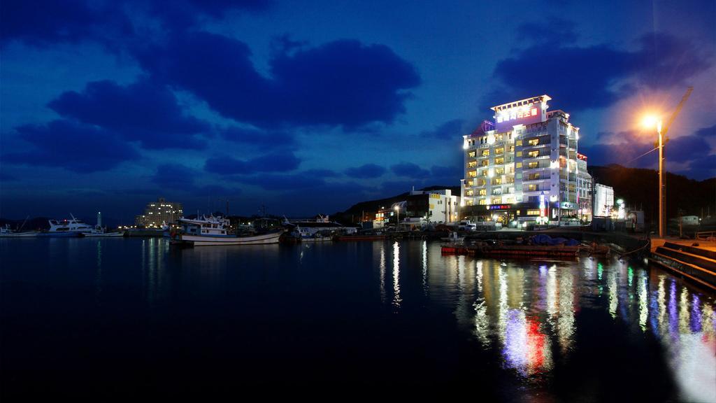 Tongyeong Bay Condo Hotel Экстерьер фото
