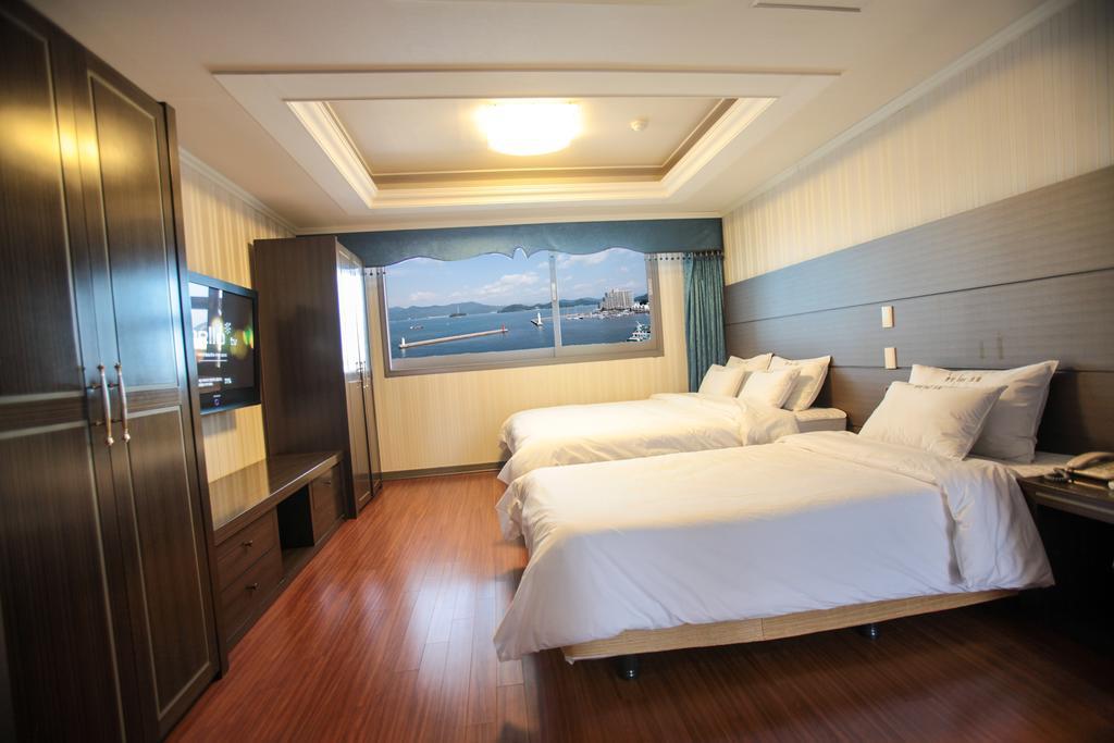Tongyeong Bay Condo Hotel Экстерьер фото