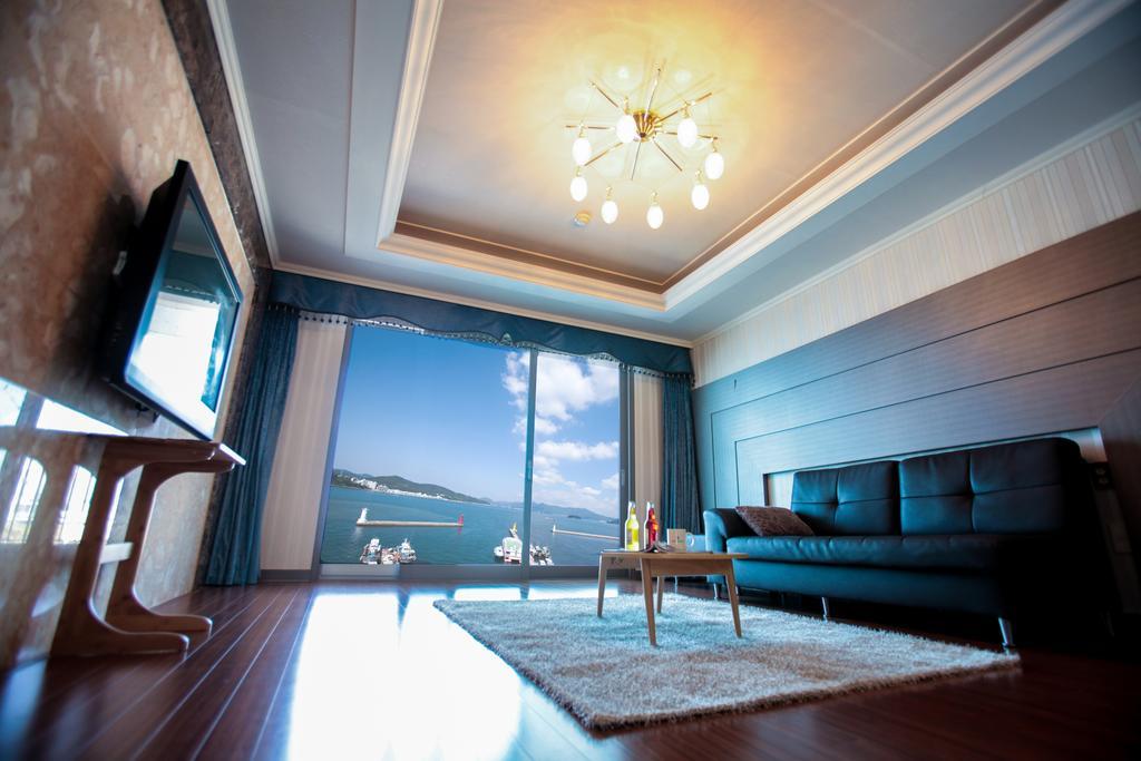 Tongyeong Bay Condo Hotel Экстерьер фото