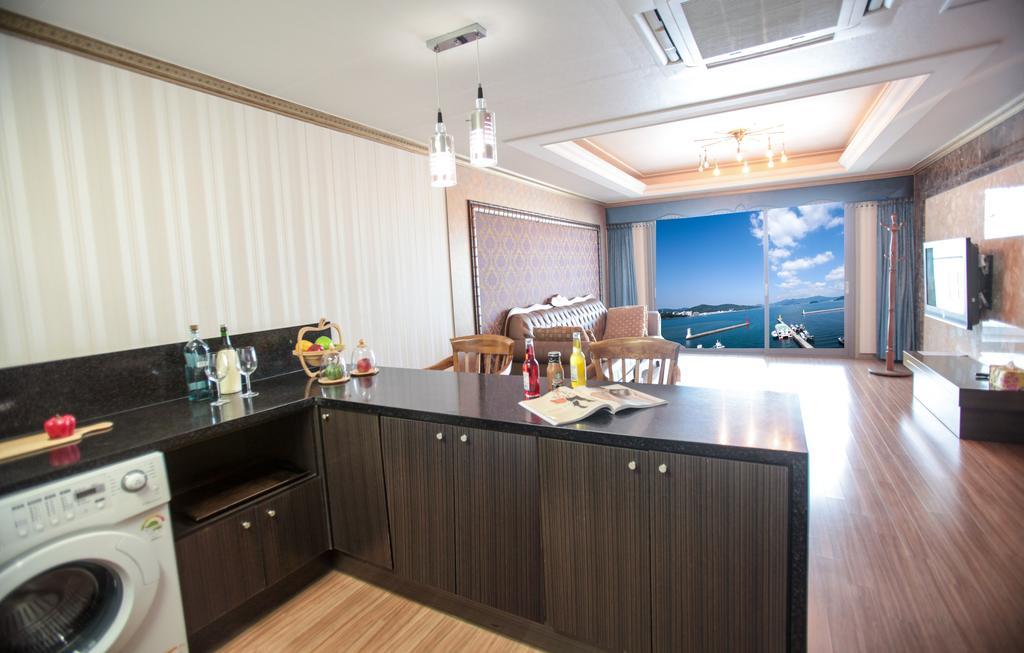 Tongyeong Bay Condo Hotel Экстерьер фото