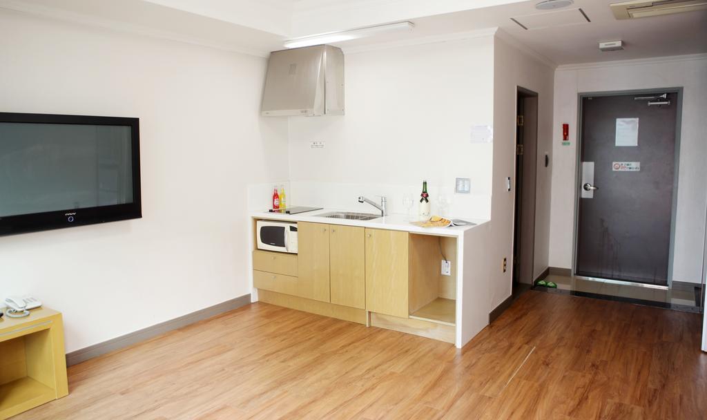 Tongyeong Bay Condo Hotel Экстерьер фото