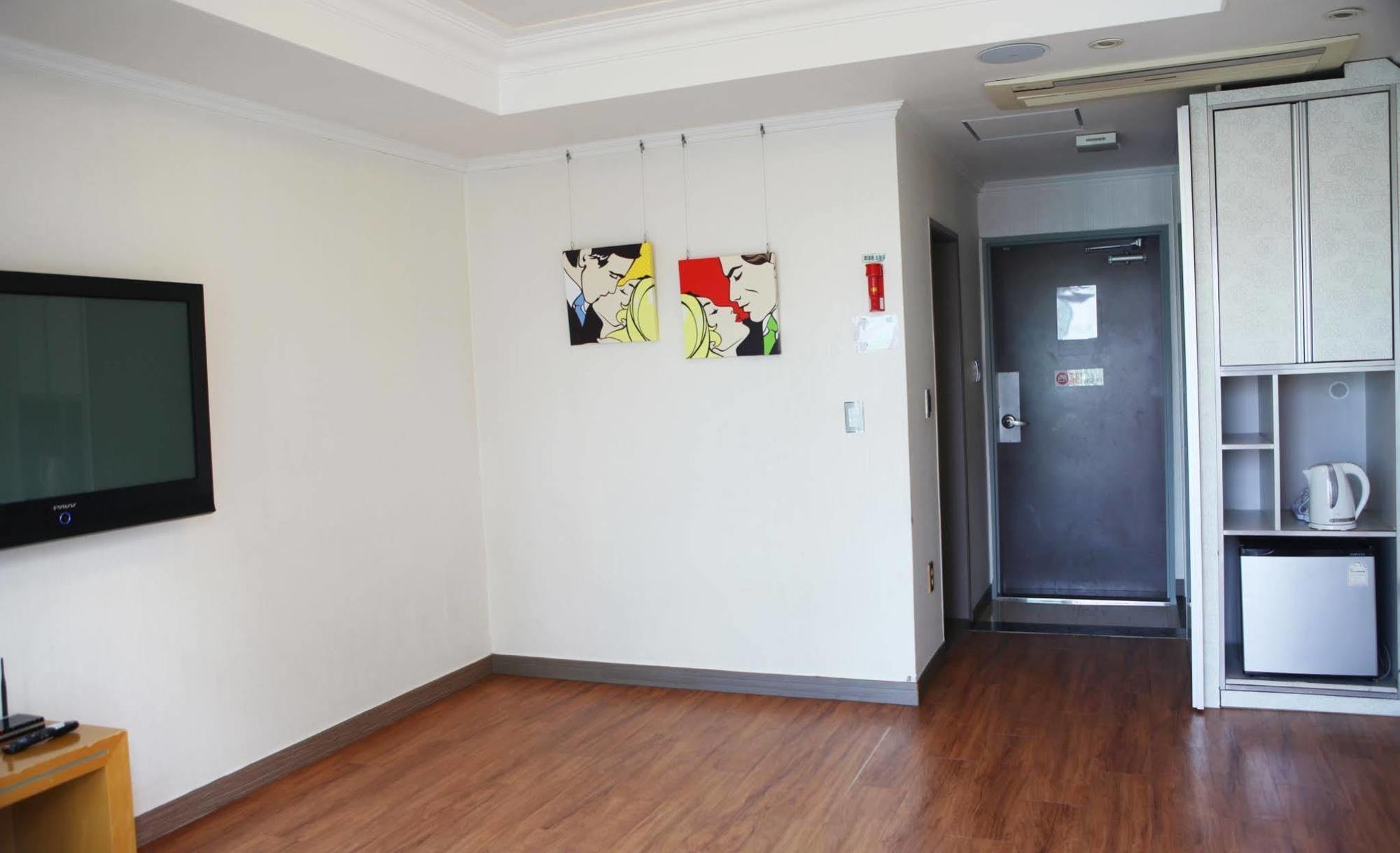 Tongyeong Bay Condo Hotel Экстерьер фото
