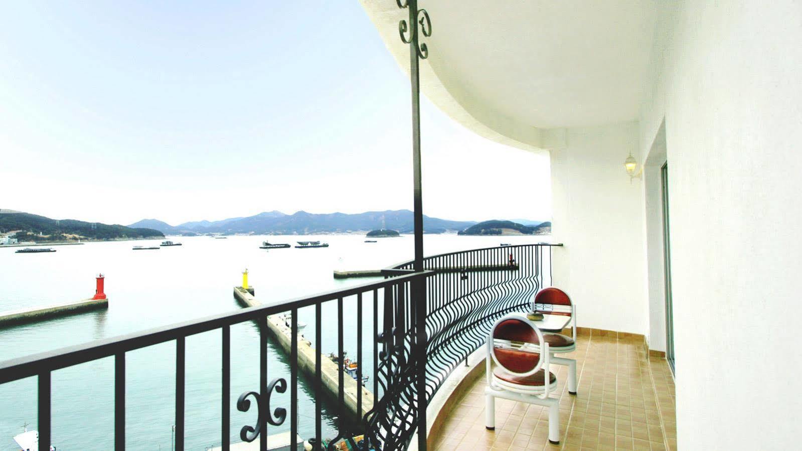 Tongyeong Bay Condo Hotel Экстерьер фото